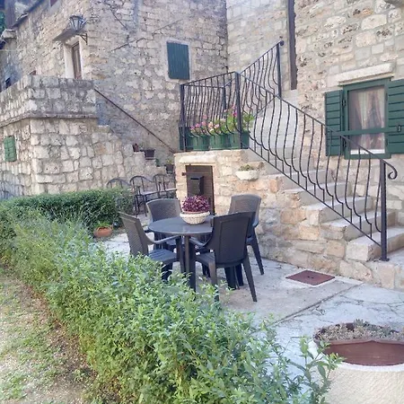 Stone House Castellum Villa *