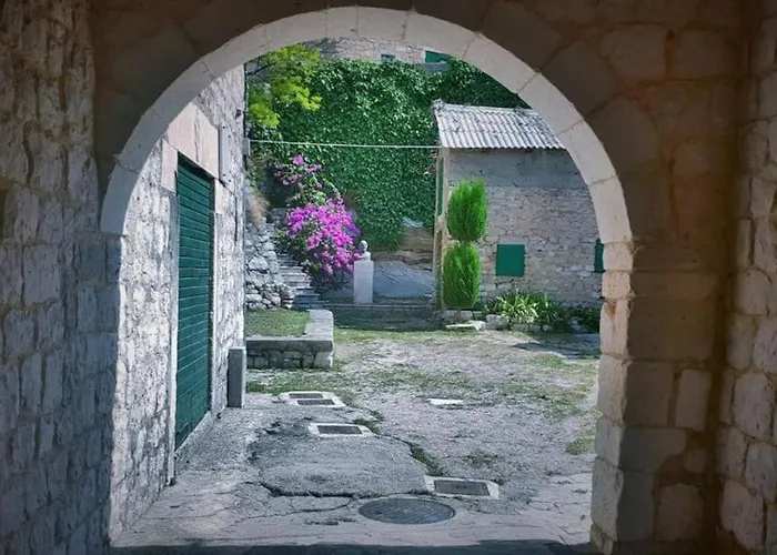 Stone House Castellum Vila Kastela
