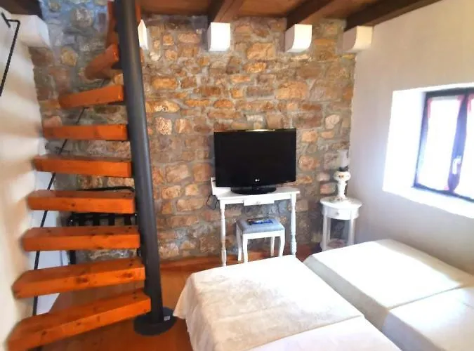 Vila Stone House Castellum *