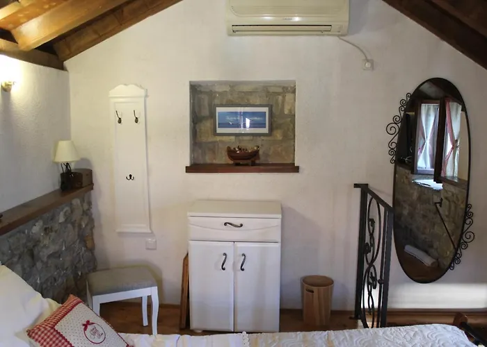 Vila Stone House Castellum *