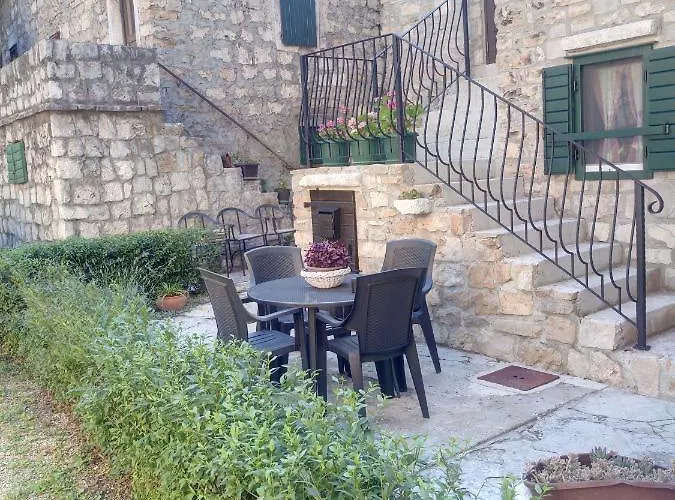 Stone House Castellum Vila *