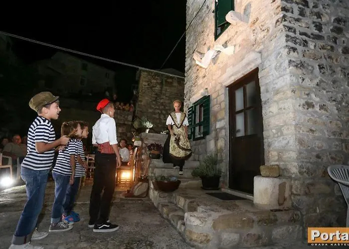 Vila Stone House Castellum