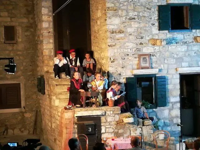 Stone House Castellum Vila *