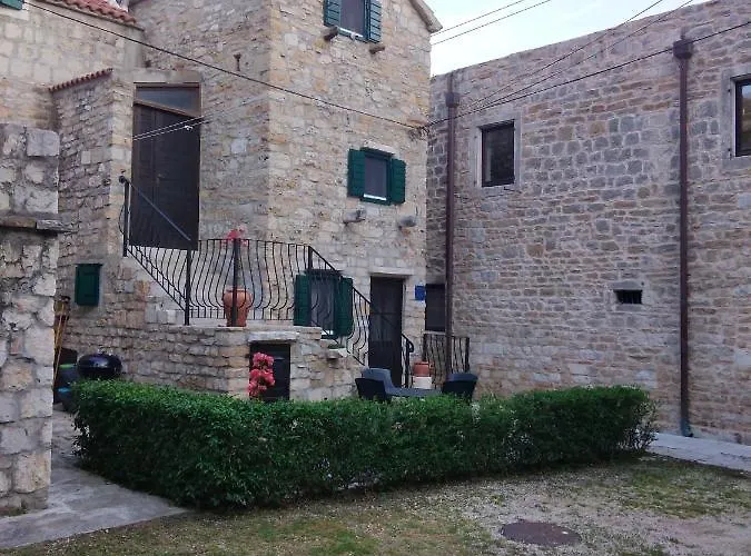 Vila Stone House Castellum *